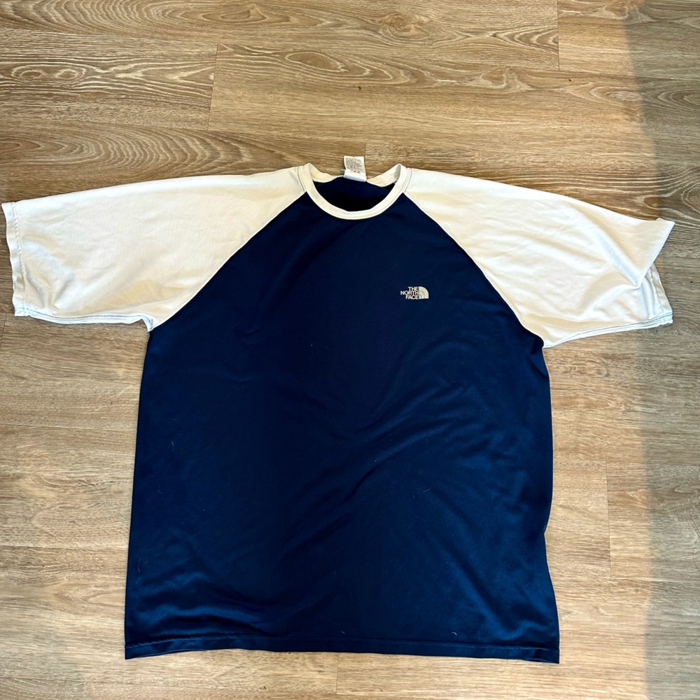 The North Face men’s large athletic shirt